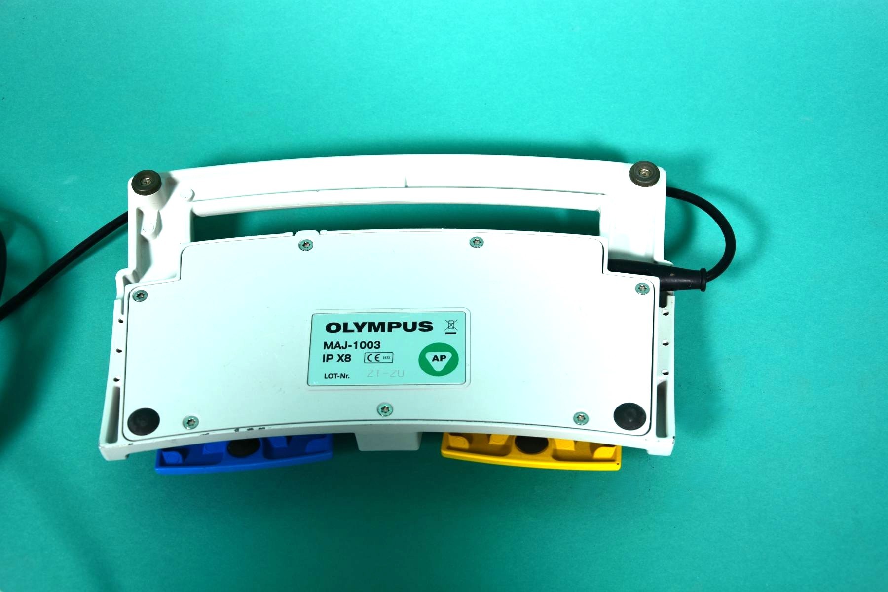 OLYMPUS MAJ-1003, Doppelpedalfusschalter - von unten