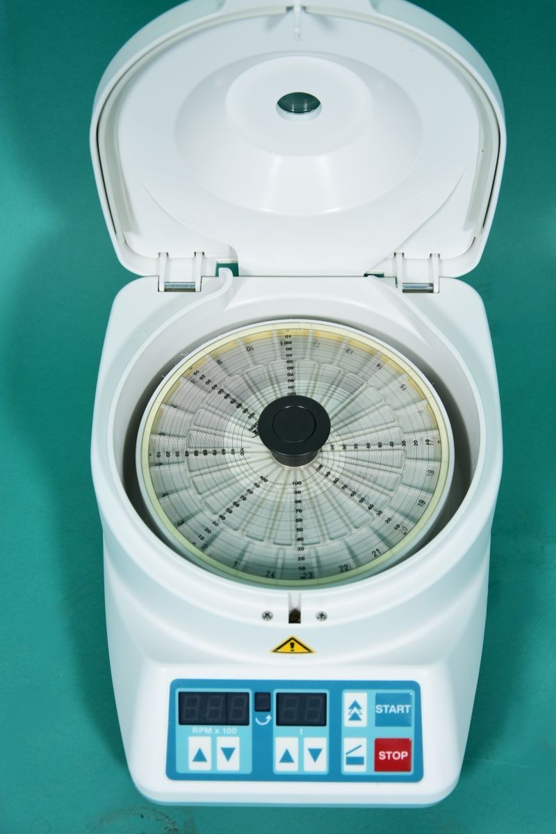 HETTICH Mikro 20, Hämatokritzentrifuge - mit geöffnetem Deckel