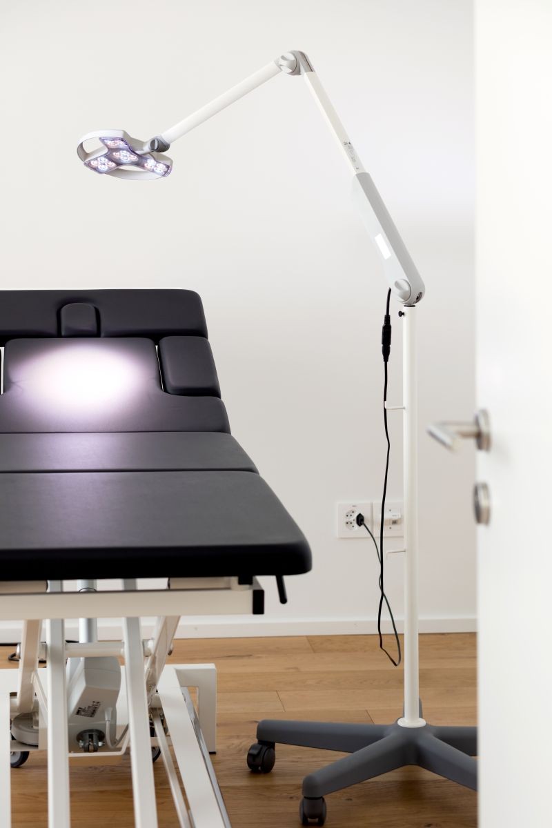 DERUNGS Visiano 20-2 P TX: LED Untersuchungsleuchte auf Rollstativ