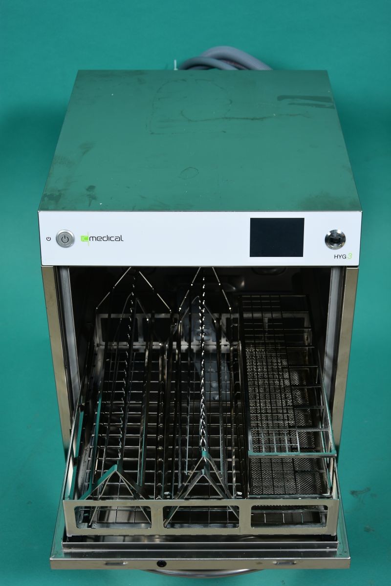 IC Medical HYG 3, Thermodesinfektor mit geöffneter Tür