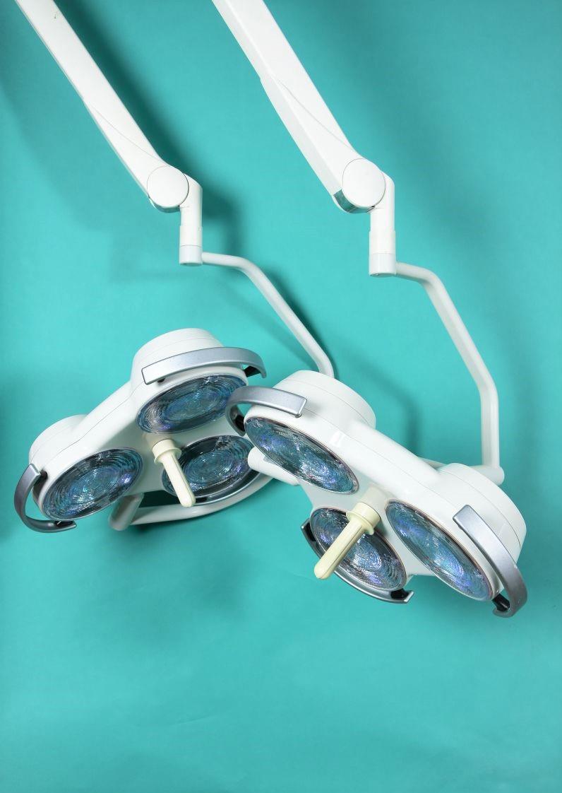 HANAULUX 2003 duo operating theatre lamp