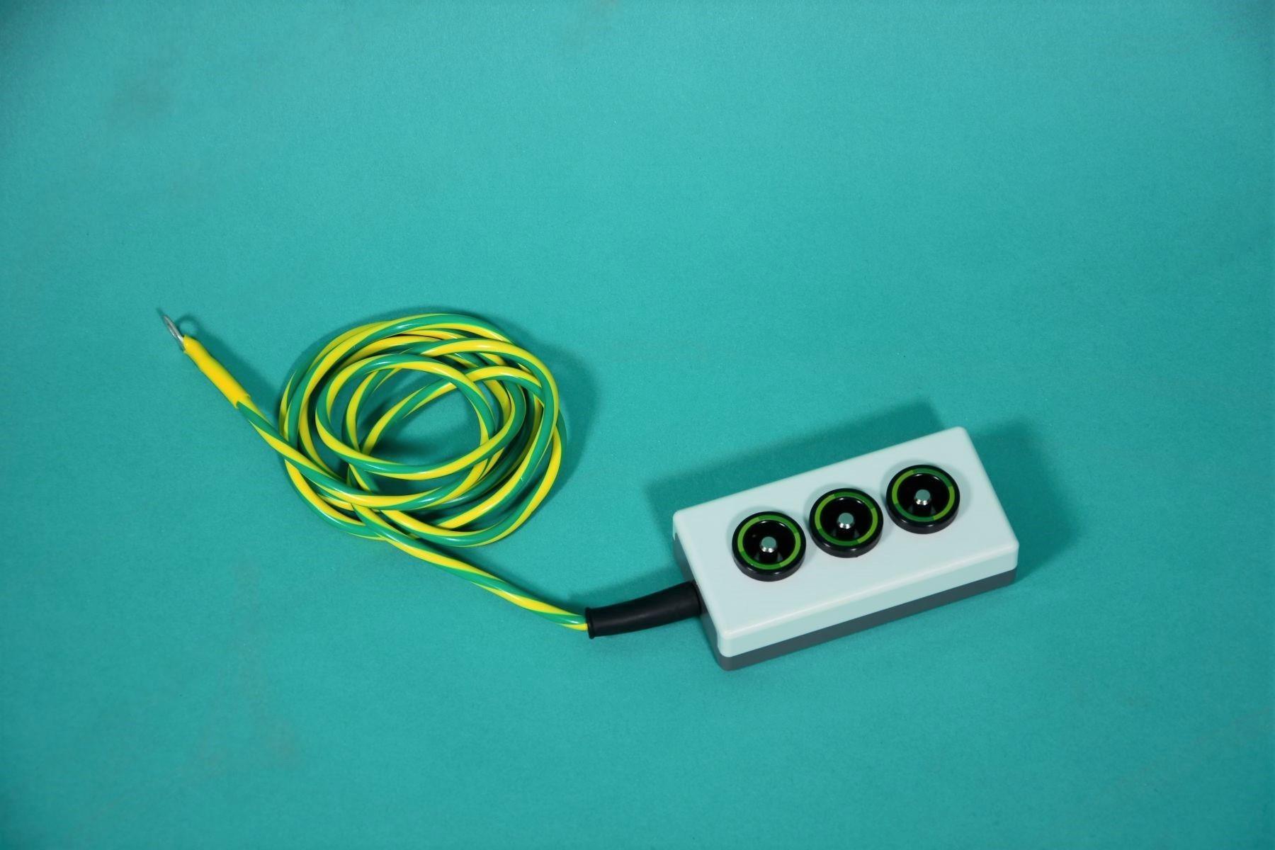 Earth Cable with triple socket outlet,