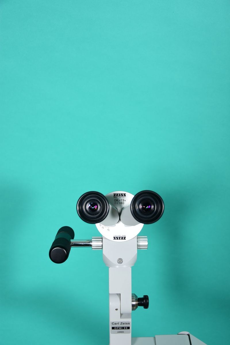 ZEISS OPMI 99, fahrbares Kolposkop - Detailansicht - Okular von vorne