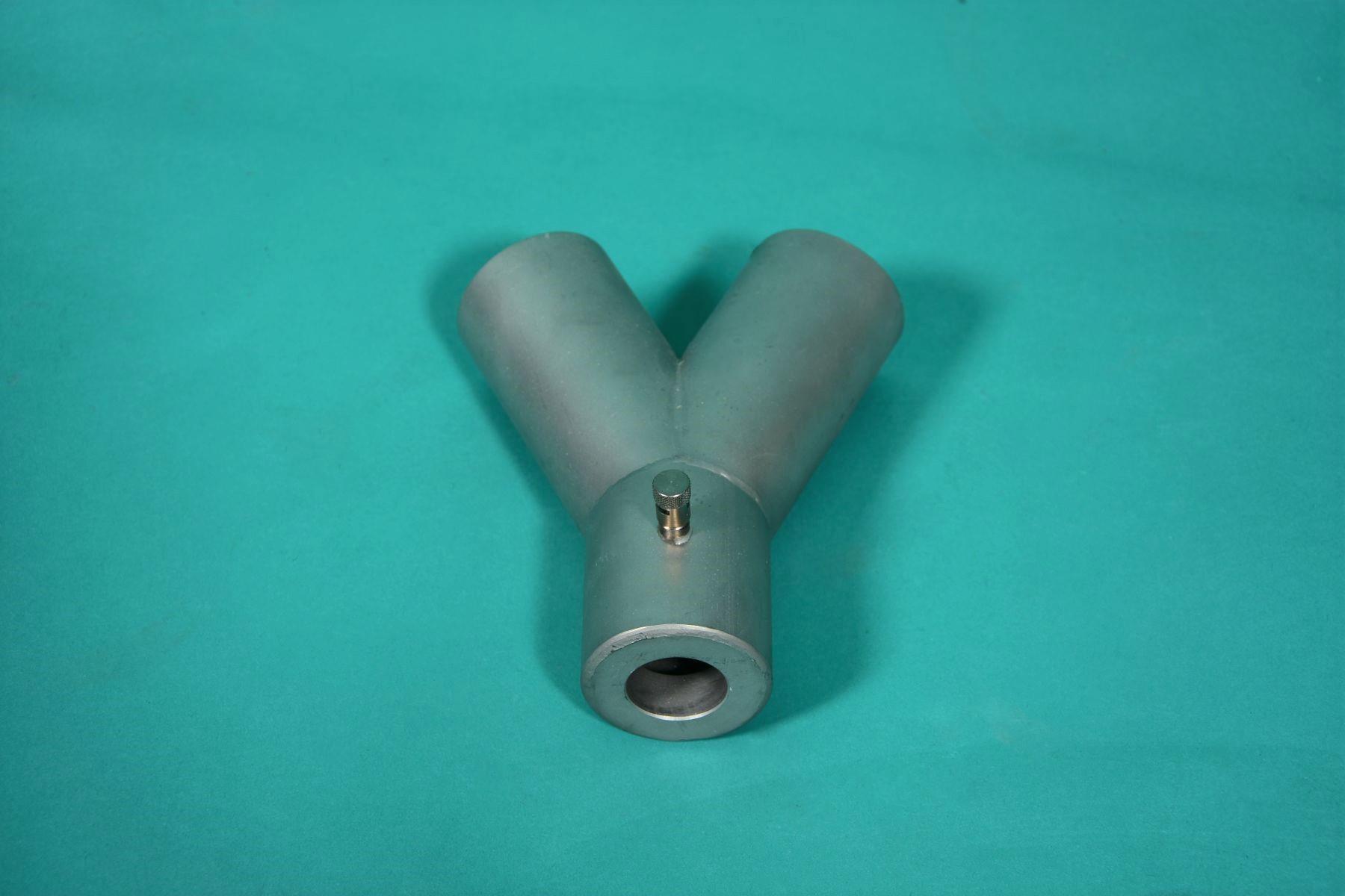 Y-Stück aus Metall für  Patientenschläuche Pferd