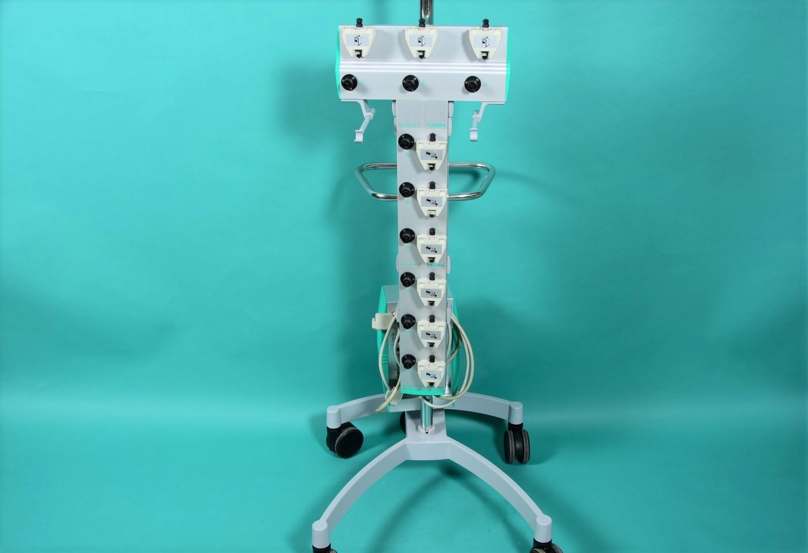 BRAUN  fm Arbeitsplatz fahrbar, mit 3 Aufnahmen BRAUN  fm Arbeitsplatz fahrbar, mit 3 Aufnahmen