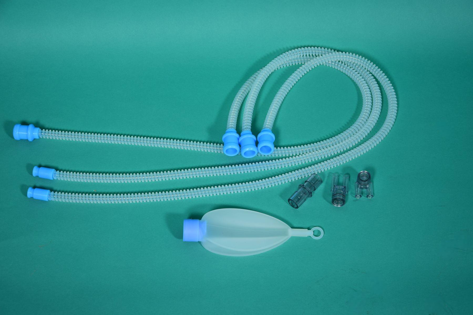 Ensemble pour enfants Ulm en silicone. Se
compose de 3 tuyaux