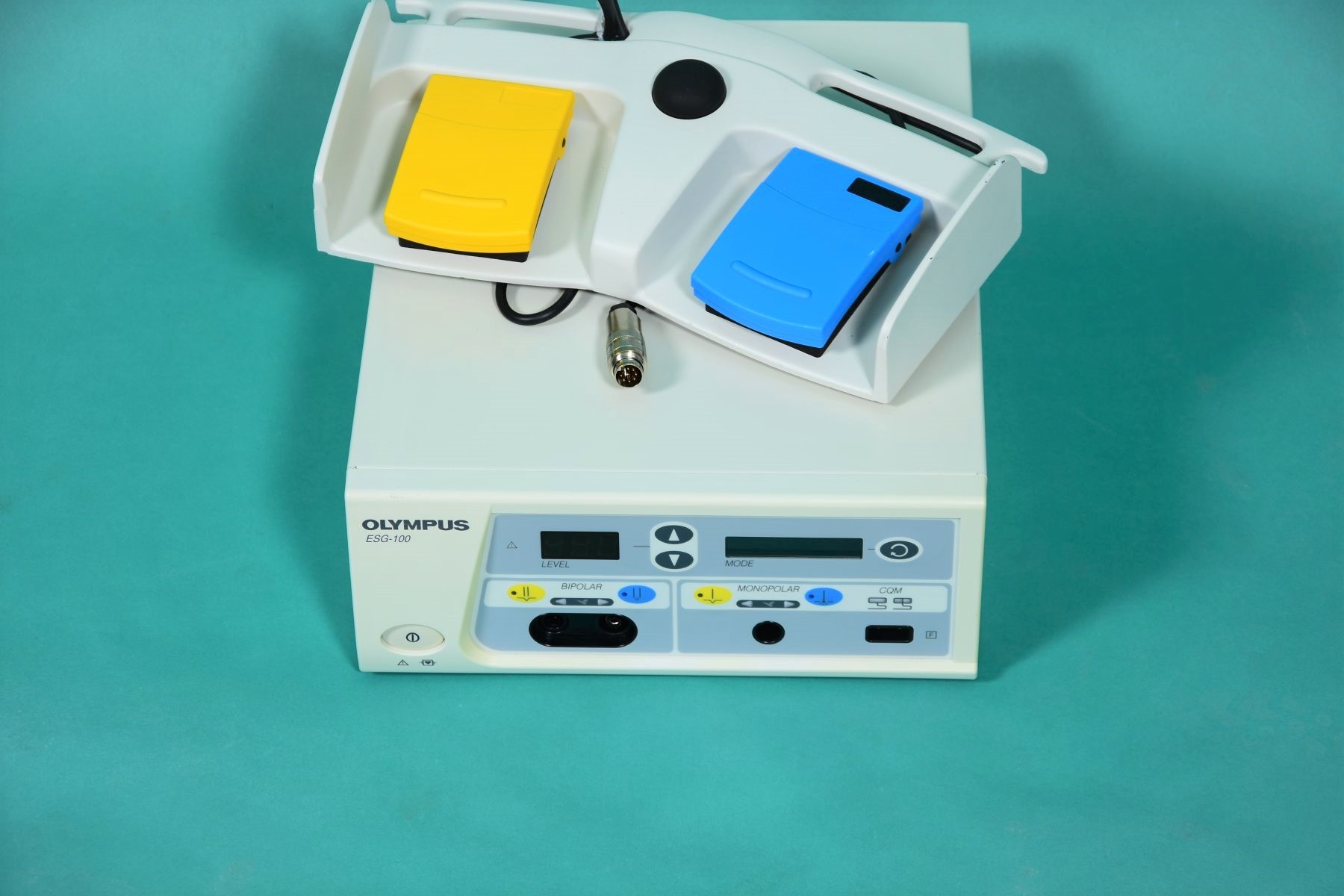 OLYMPUS ESG-100 Endoskopisches HF-Chirurgiegerät mit Fußschalter
