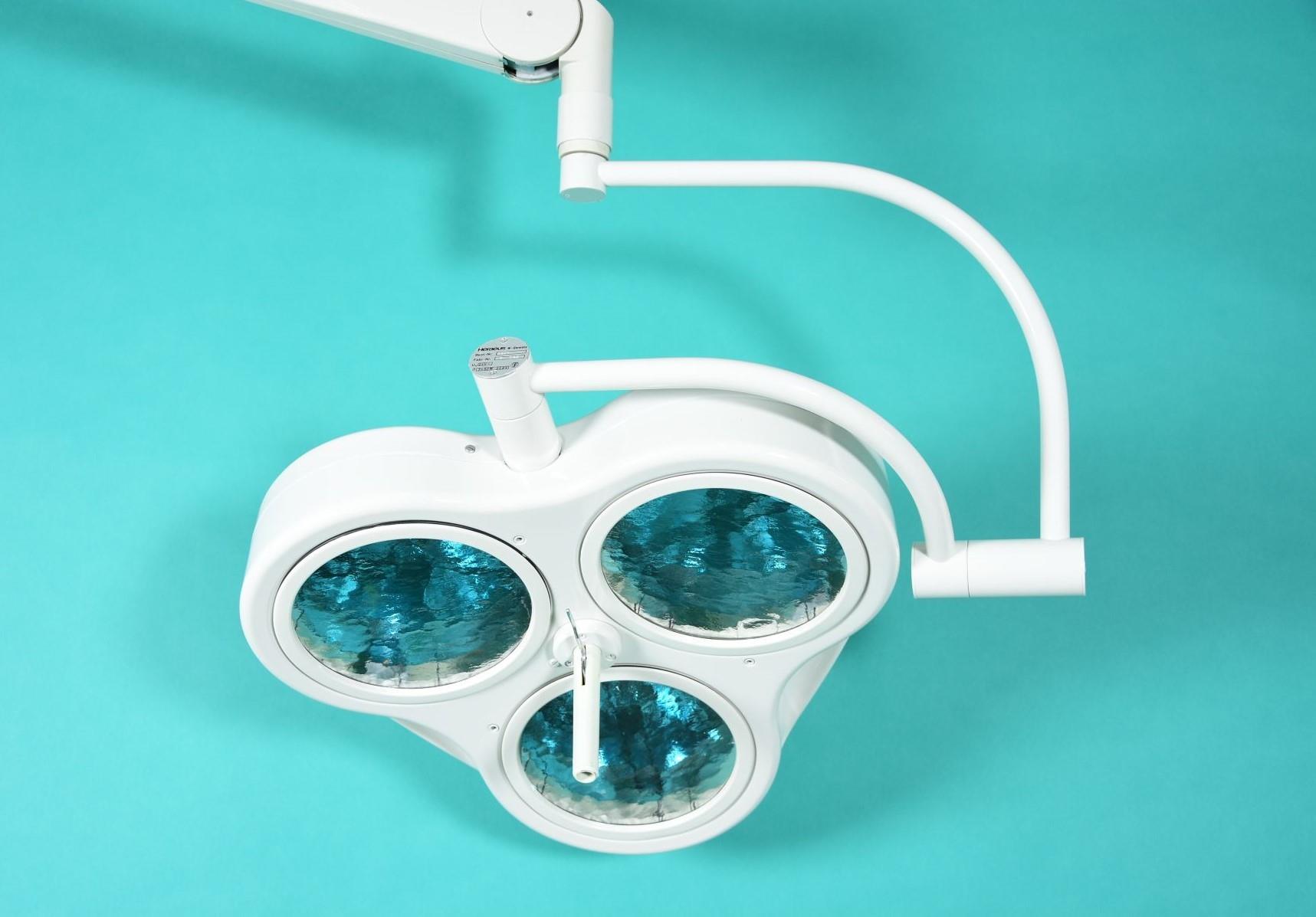 HANAULUX London operating theatre lamp