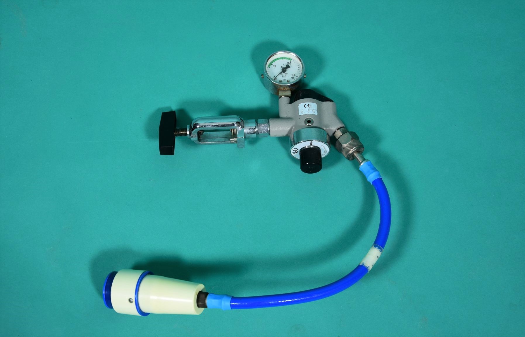 DRÄGER pressure reducer N2O, pin index, with