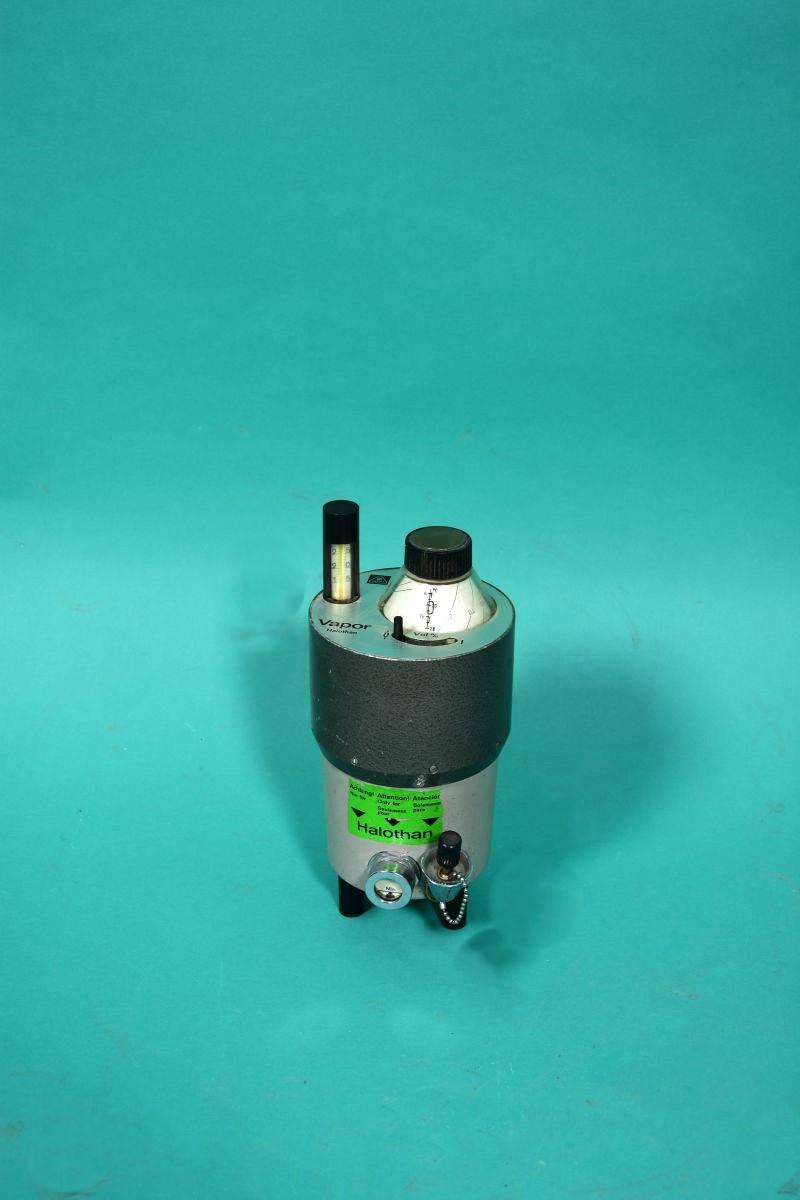 DRÄGER Vapor: antiquarian halothane evaporator,