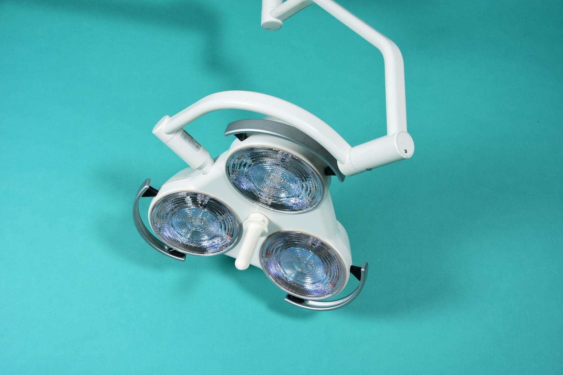 HANAULUX 2003 operating theatre lamp