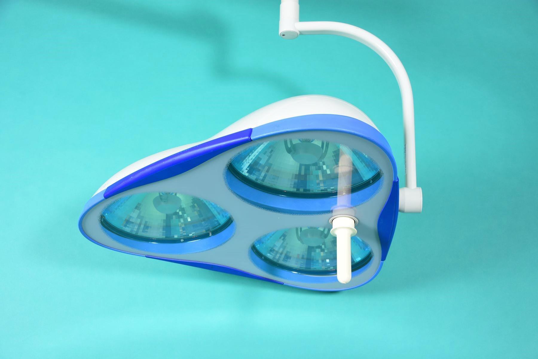 MAQUET blue 130, OP-Leuchte zur Deckenmontage MAQUET blue 130, OP-Leuchte zur Deckenmontage