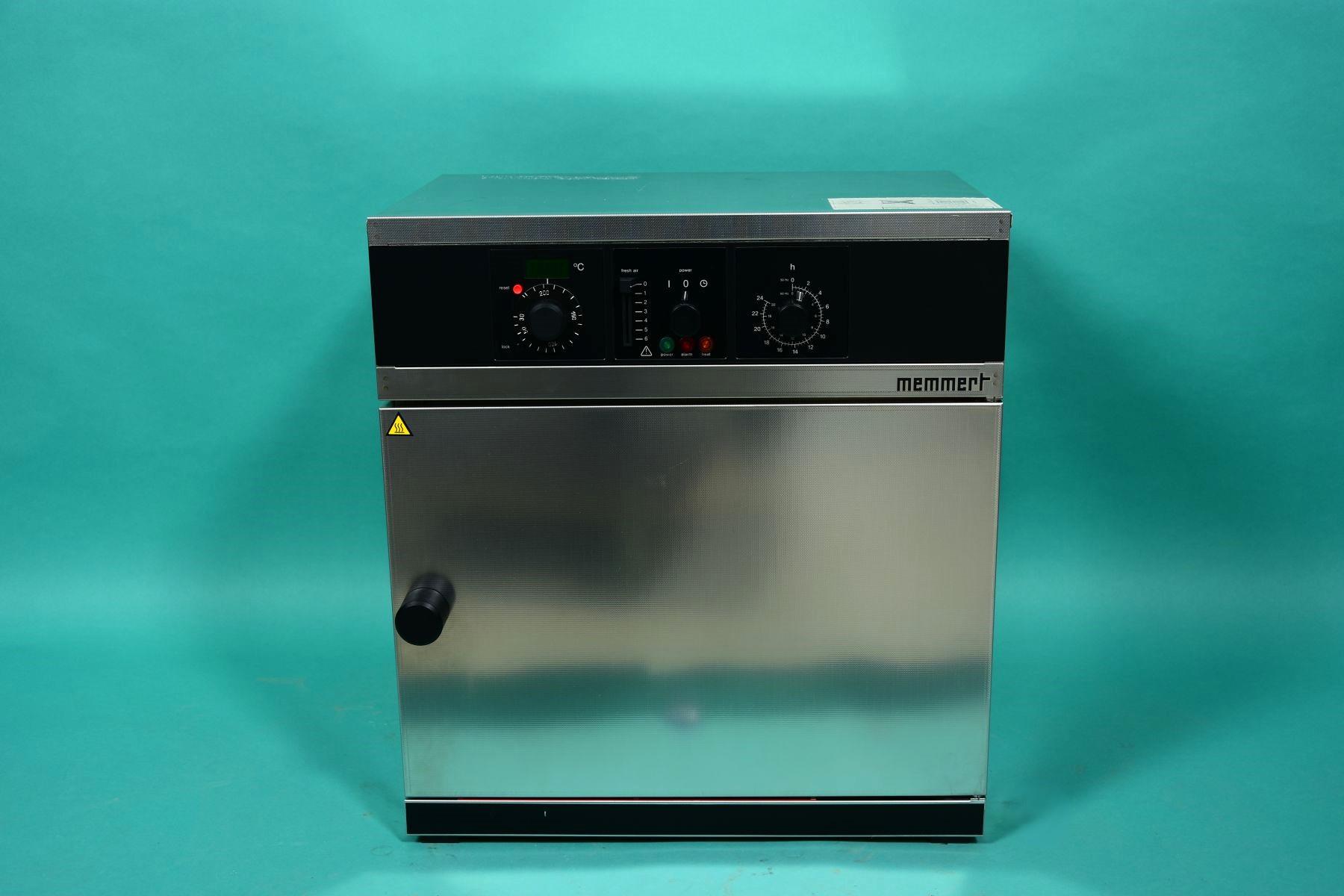 MEMMERT UM 200: Hot air steriliser