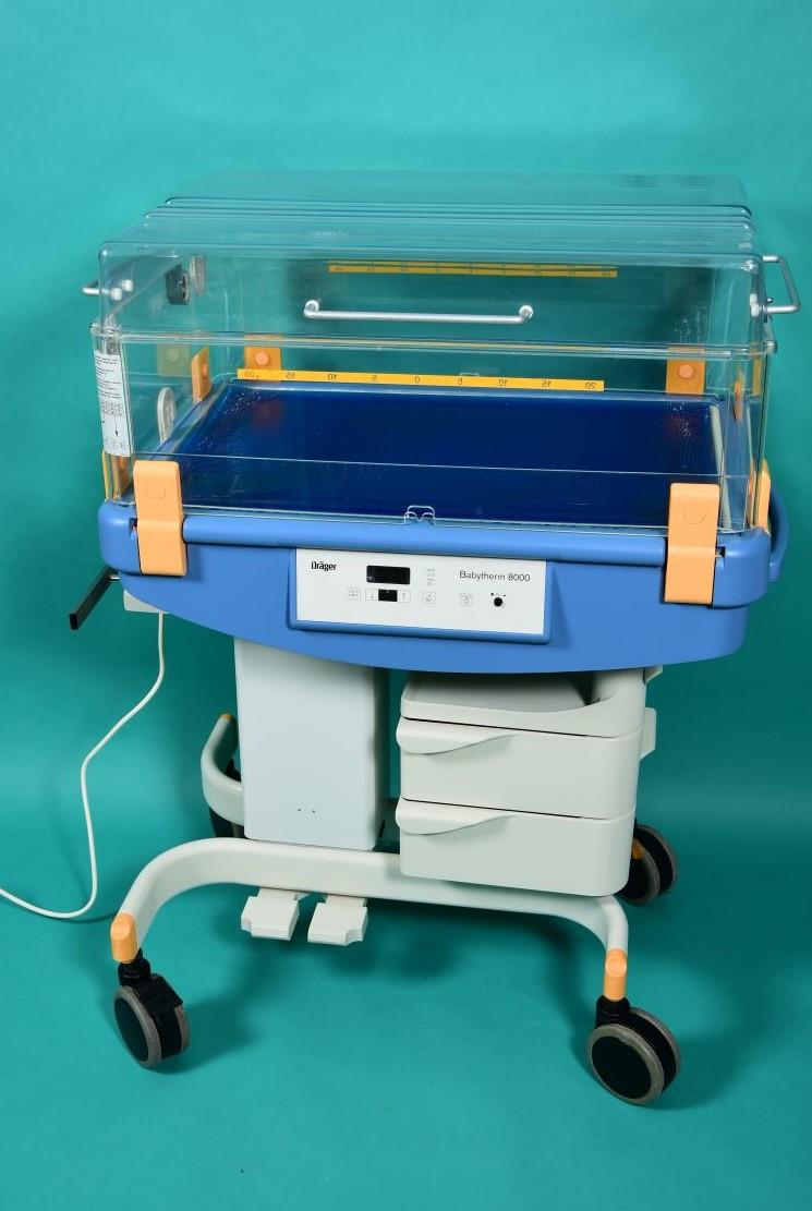 DRÄGER Babytherm 8000 fahrbares Wärmebettchen, Frontansicht