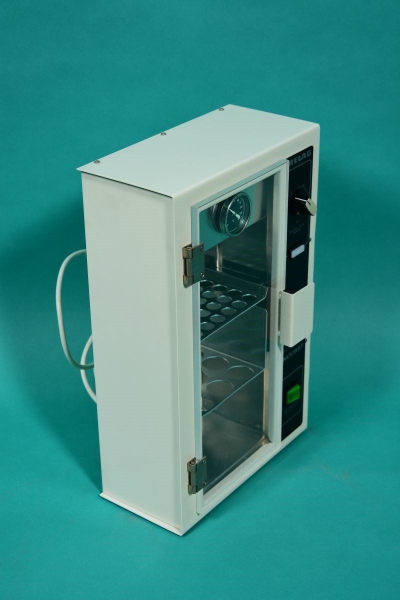 MELAG Incubat 80 Universal-Brutschrank - Seitenansicht MELAG Incubat 80 Universal-Brutschrank - Seitenansicht