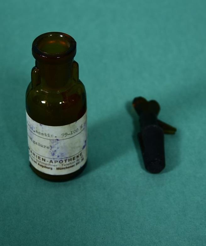 BROWN Glass bottle with cap