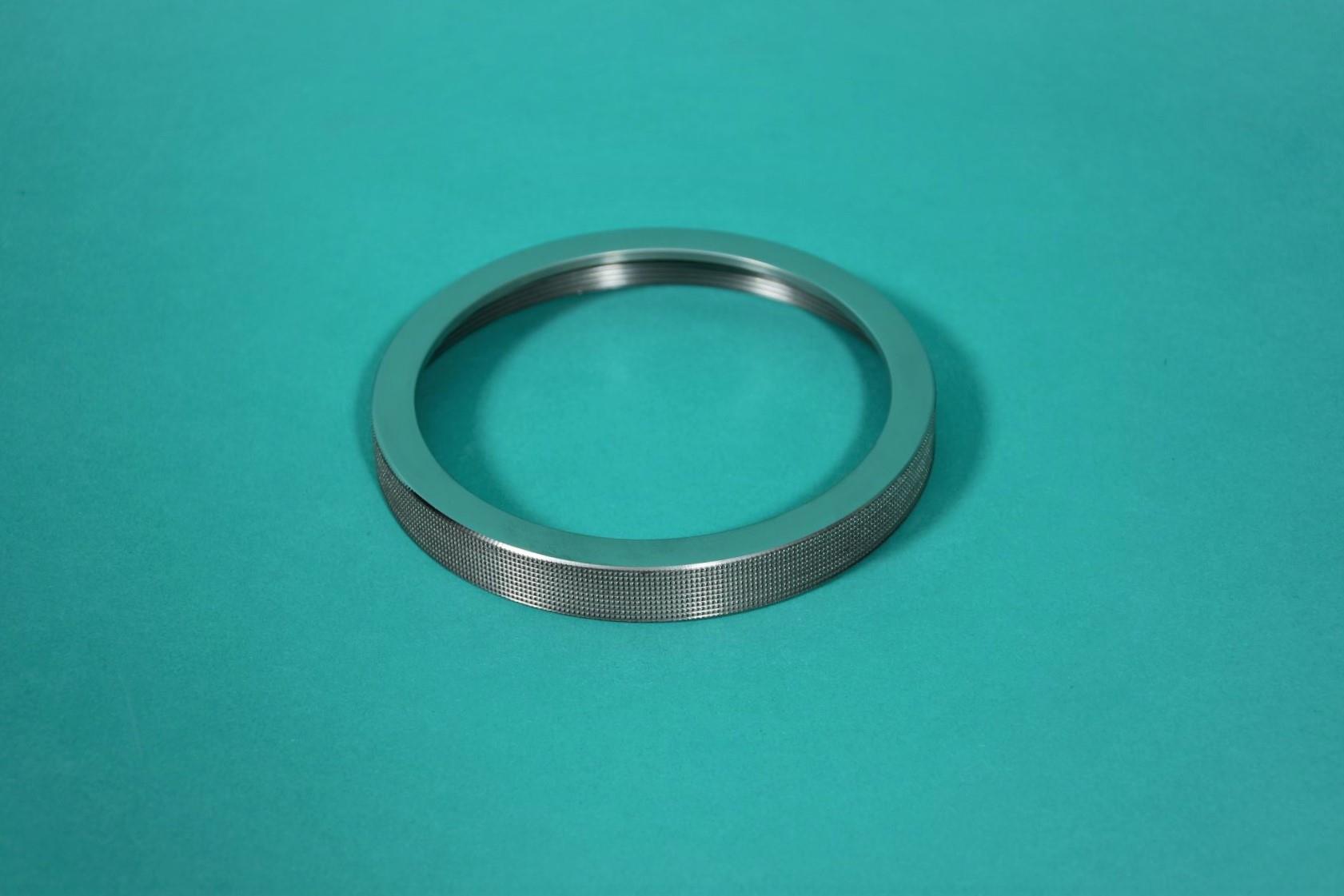 Fastening ring for sight glass on circular part horse