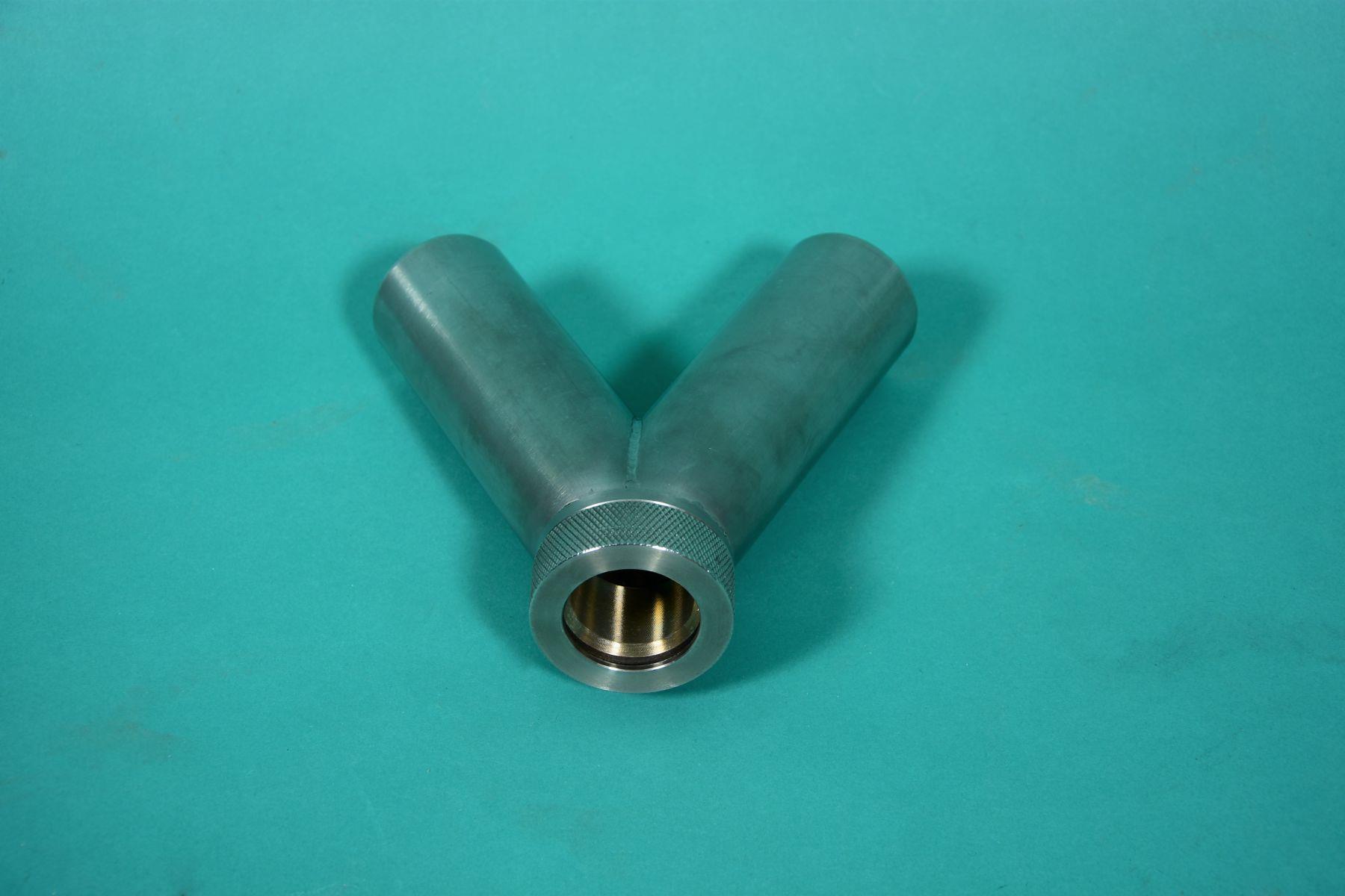 Y-Stück aus Metall für Patientenschläuche Pferd