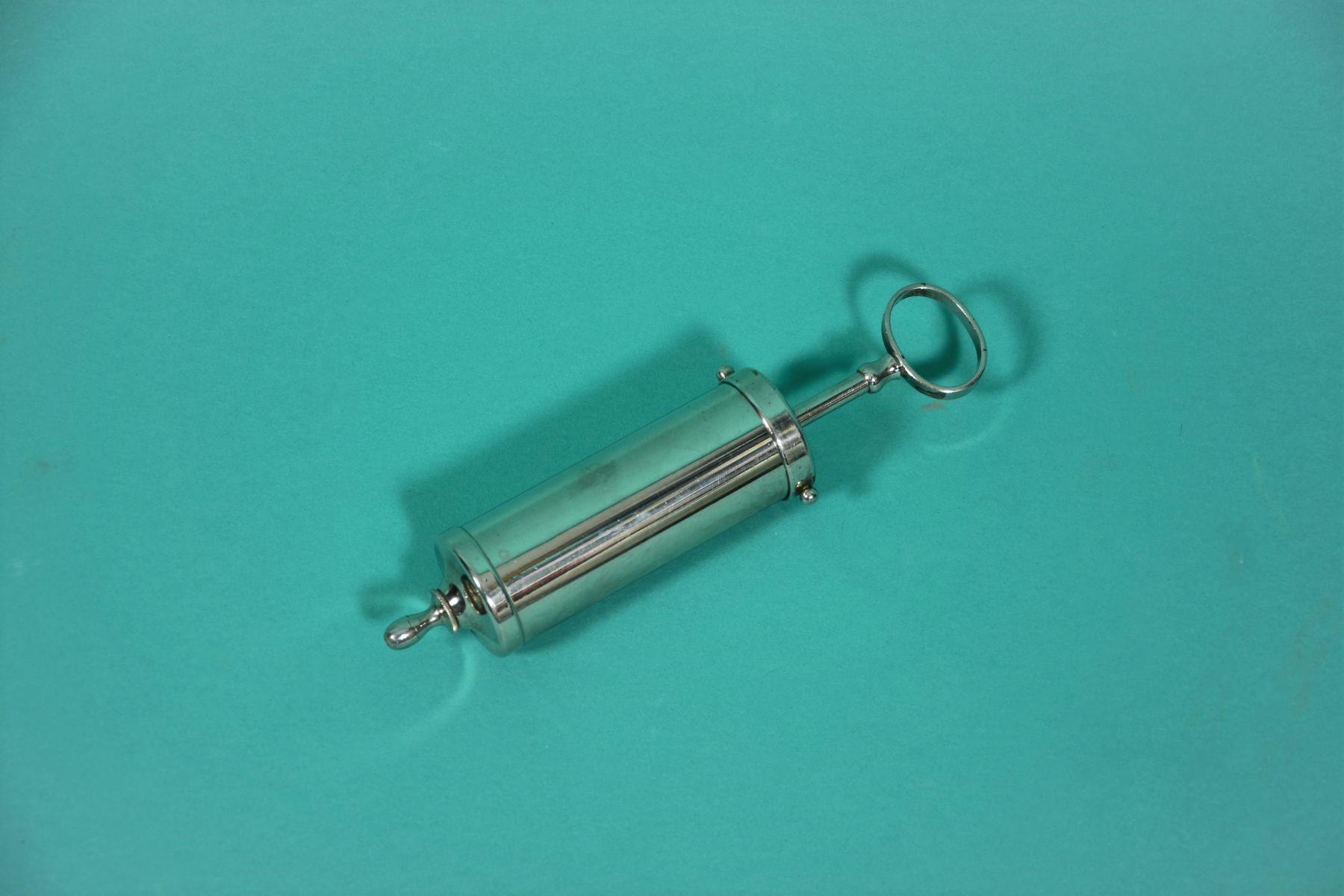 Enema syringe antiquarian, approx. 50ml. This syringe must not be