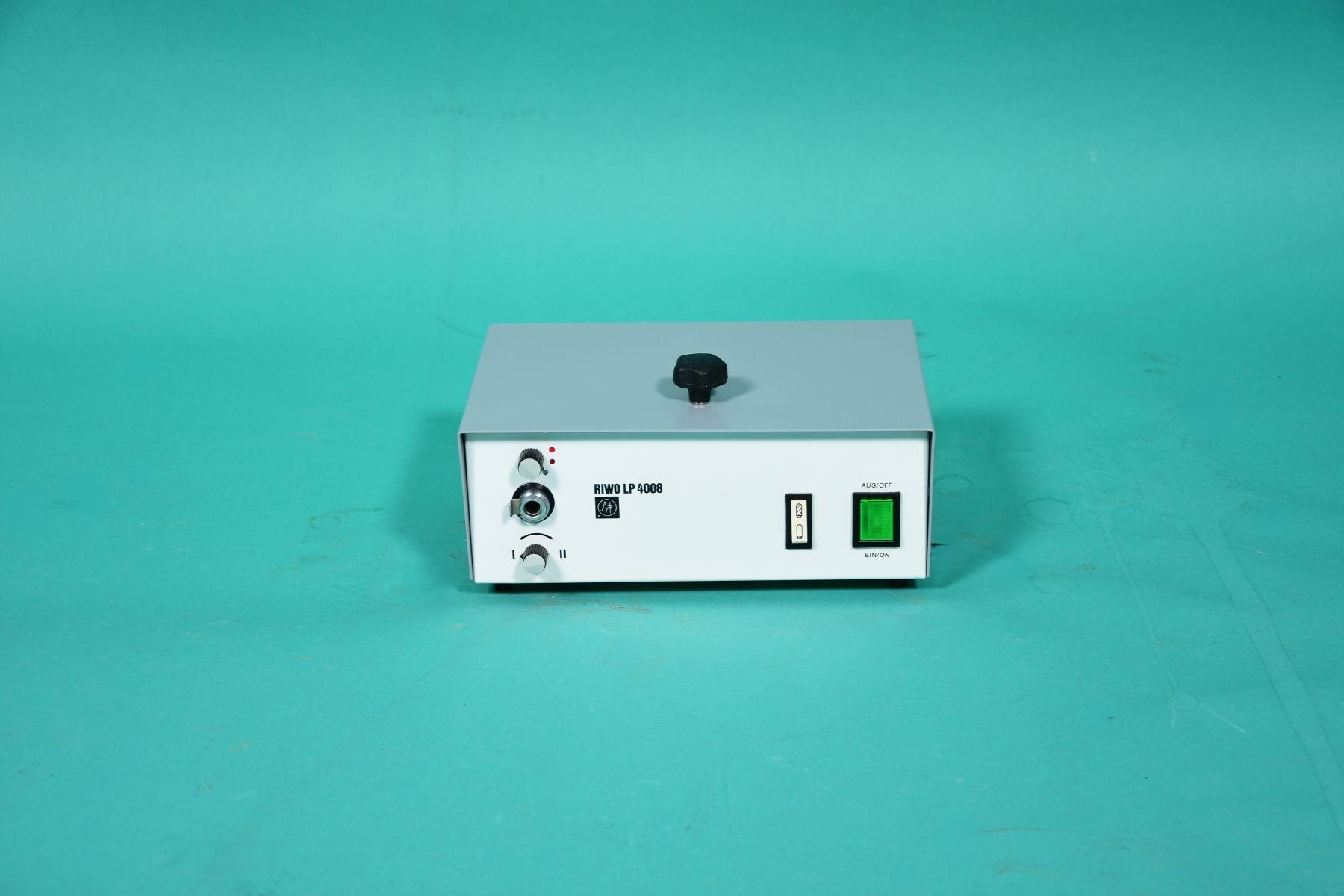 WOLF Riwo LP4008. Kaltlichtquelle