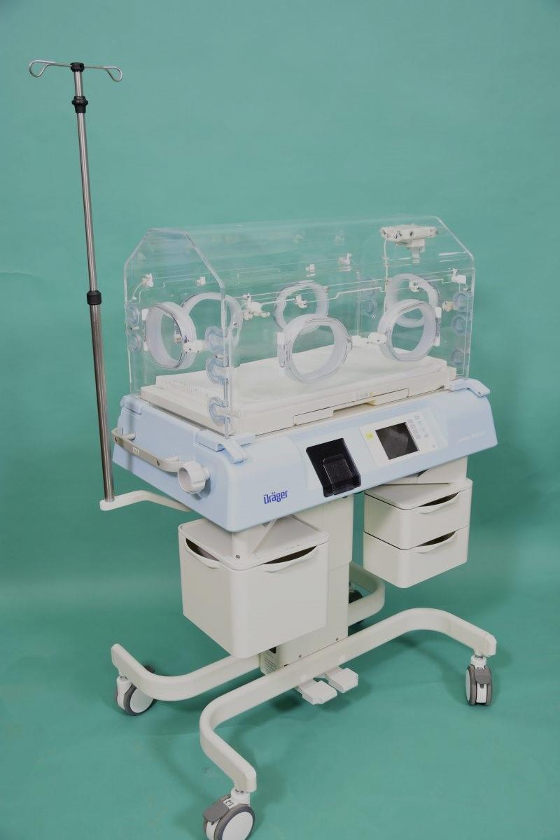 DRÄGER Isolette 8000plus fahrbarer Inkubator - Schrägansicht