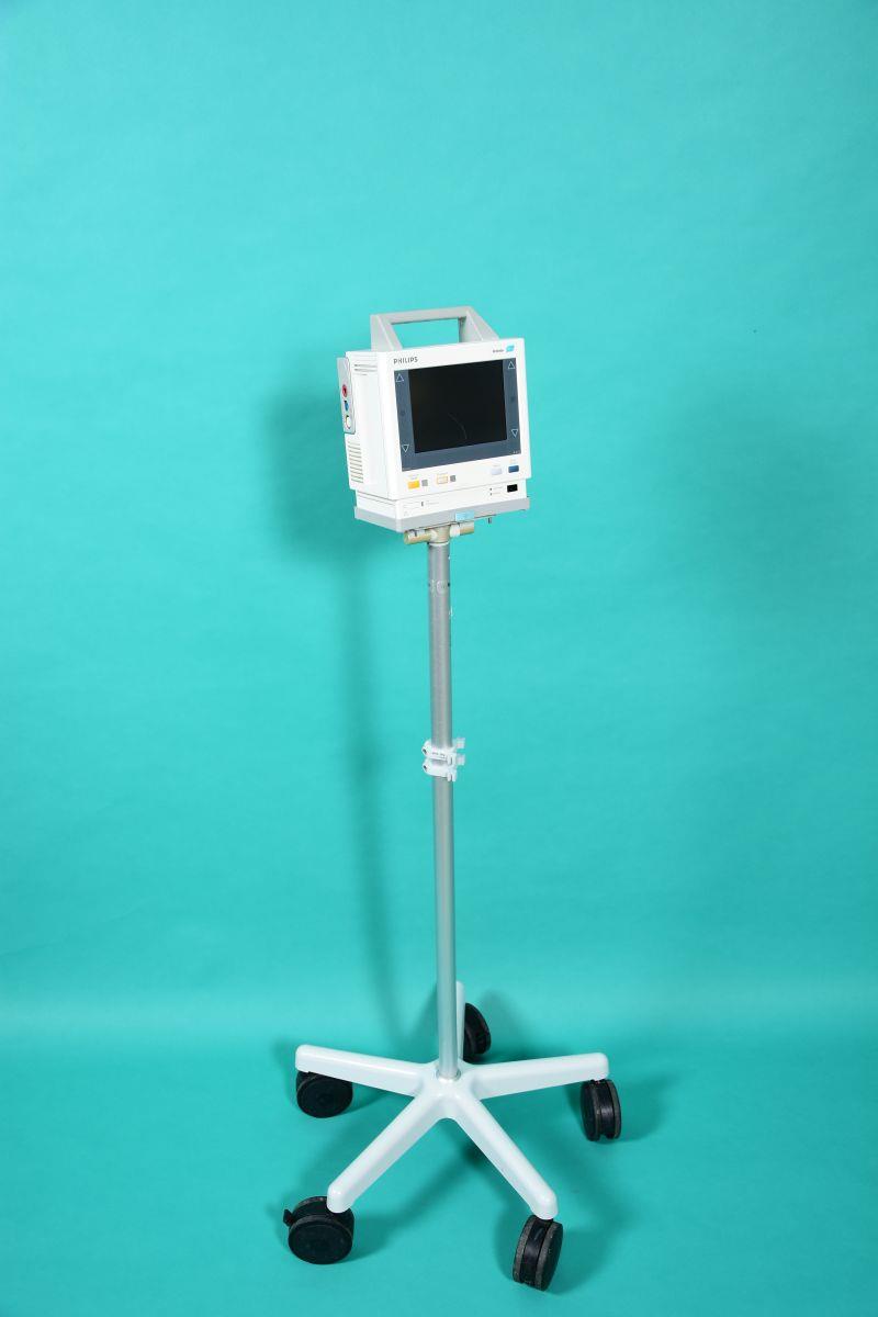 Philips M3046A/M3 Transportmonitor mit Stativ Philips M3046A/M3 Transportmonitor mit Stativ