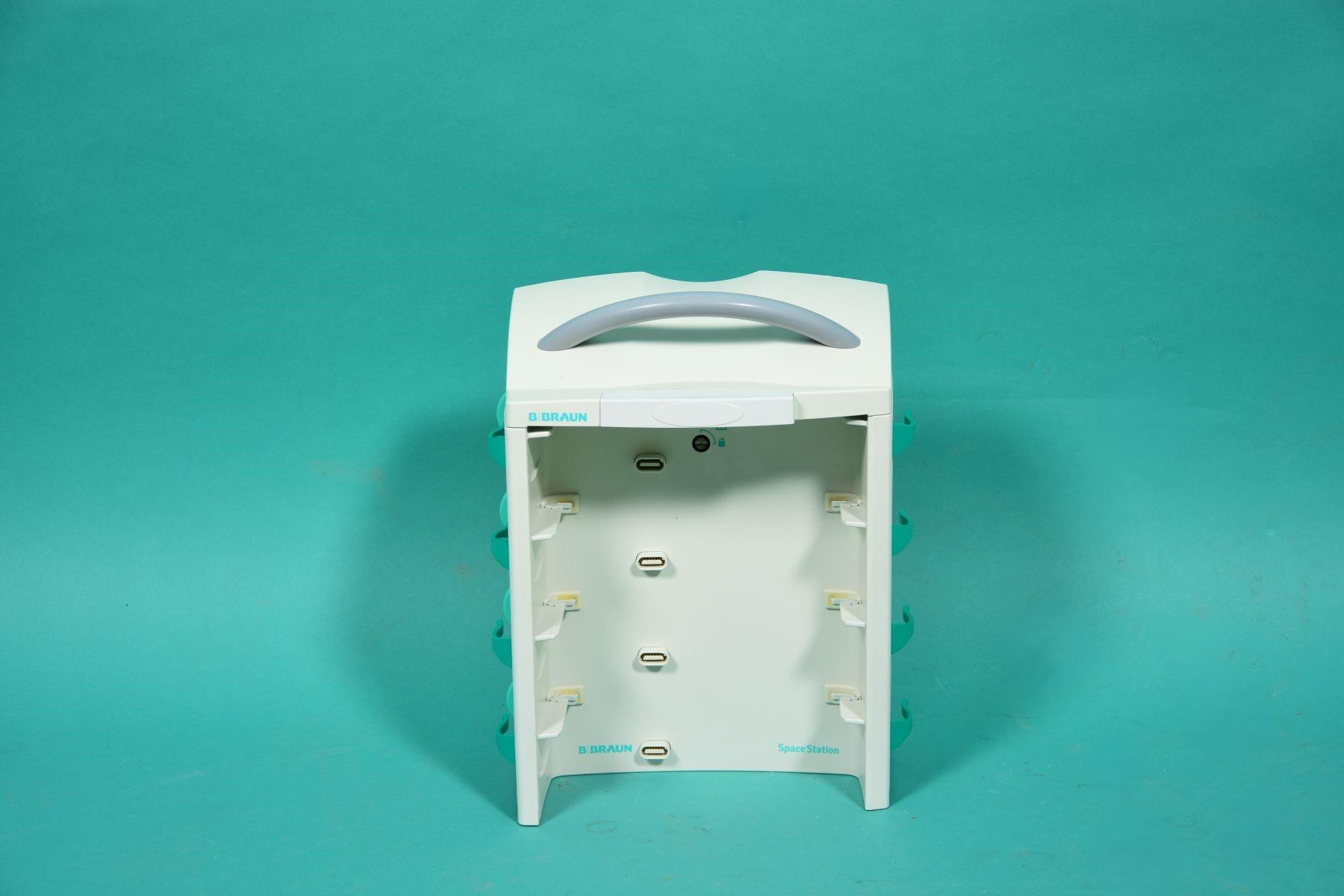 BRAUN Space Station für 4 Stk. BRAUN Infusomat Space. BRAUN Space Station für 4 Stk. BRAUN Infusomat Space.