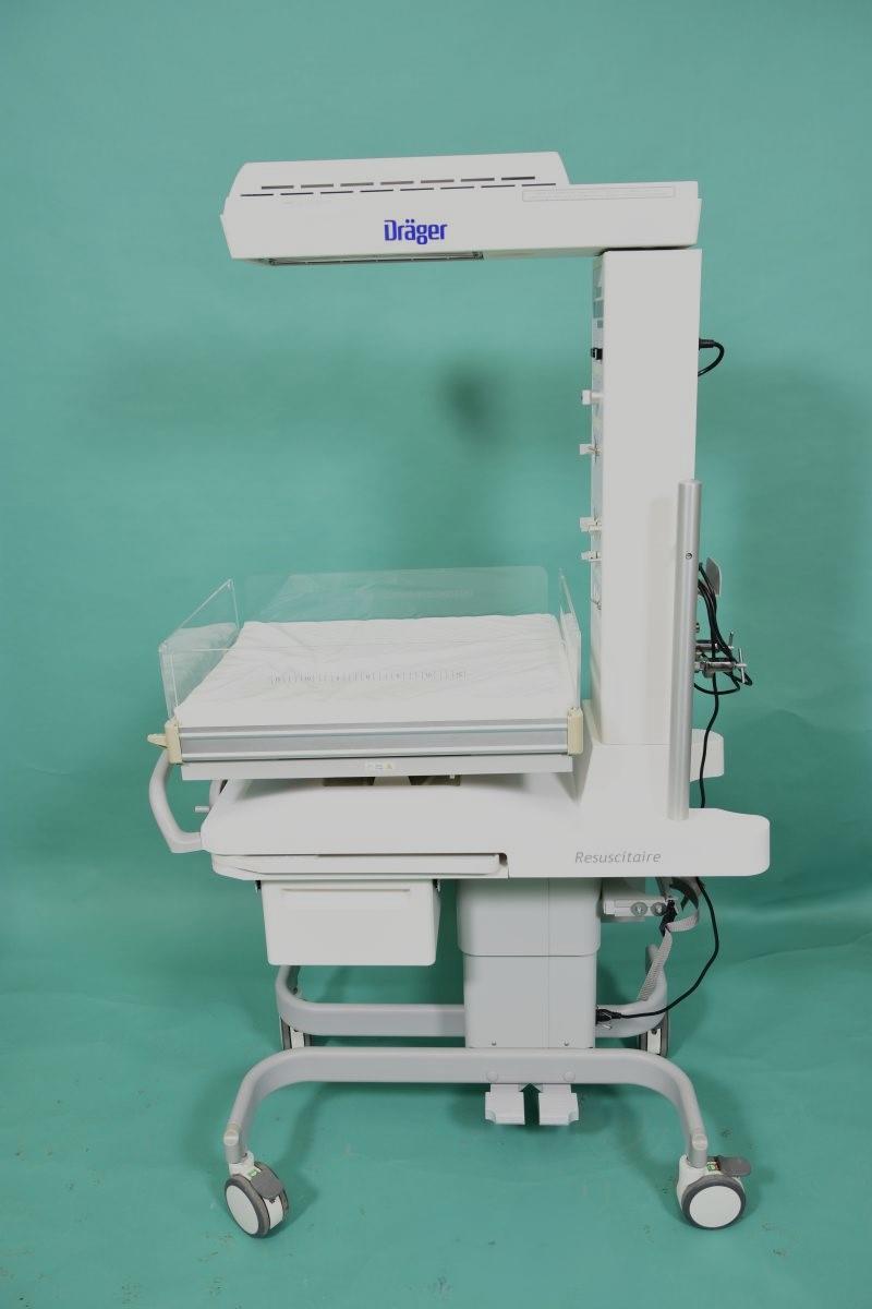 DRÄGER Resuscitaire Mod. GSDTC3 Fahrbares Wärmebett, Seitenansicht